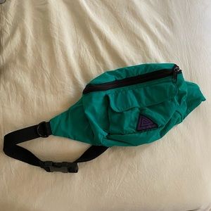 Vintage ‘80s teal fanny pack